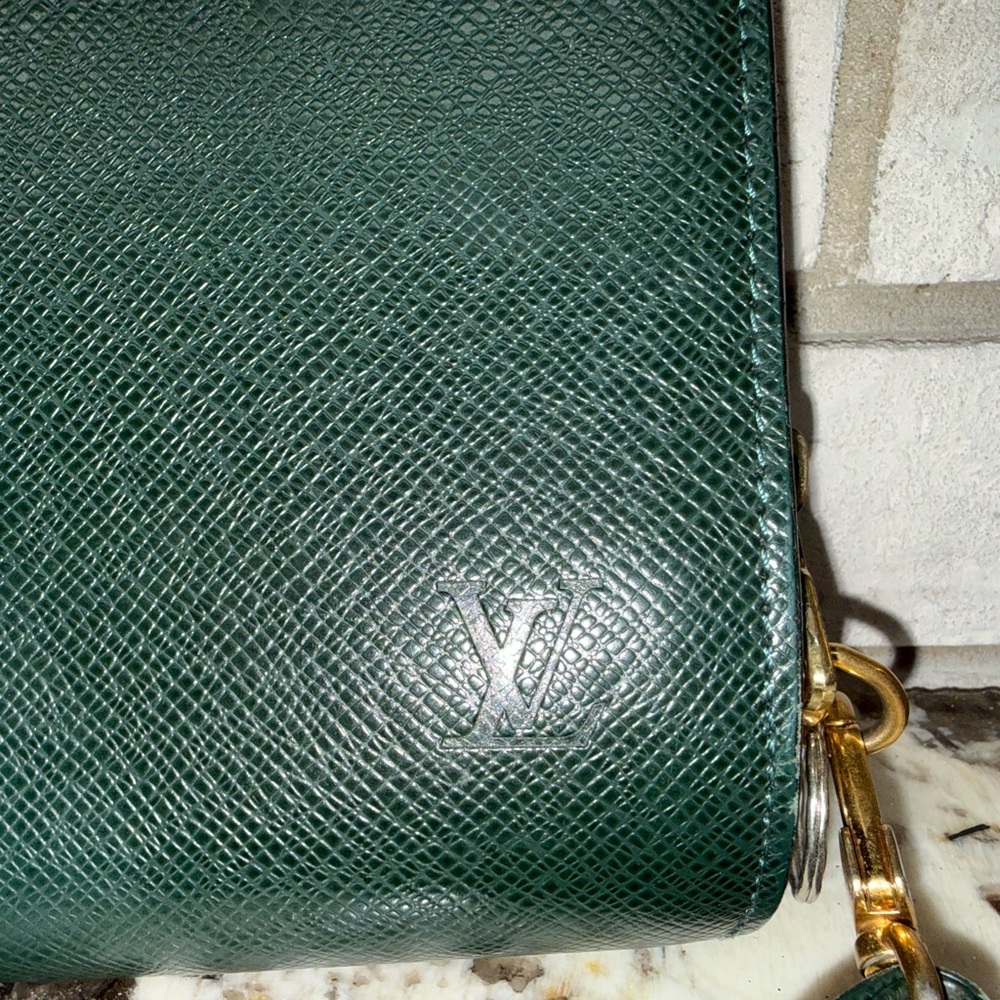 Louis Vuitton Green Taiga Leather Baikal Clutch Wrislet - Picture 2 of 6
